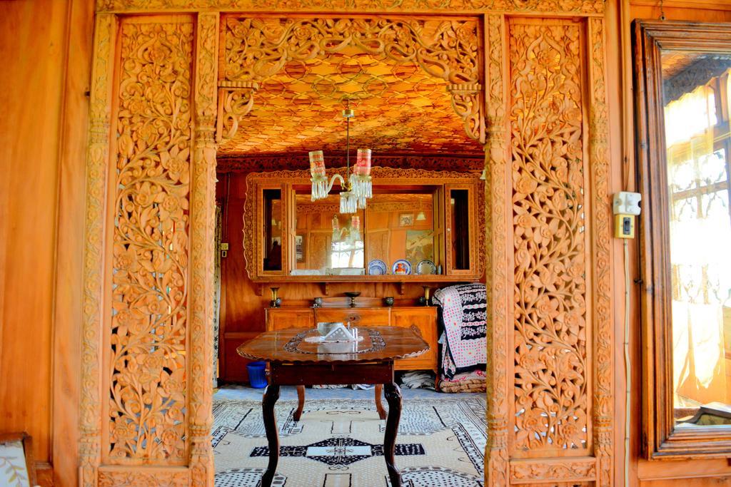 Hotel Kings Houseboats Srīnagar Exterior foto