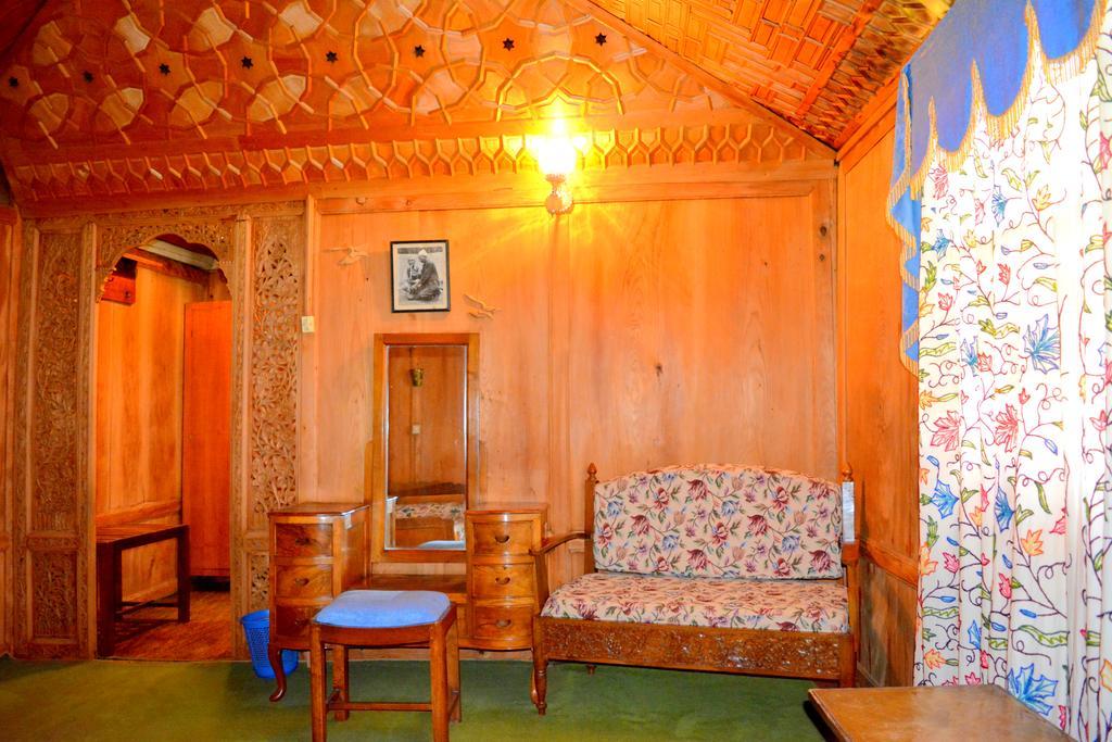 Hotel Kings Houseboats Srīnagar Habitación foto